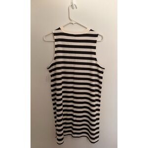 Old Navy Women's Petite M Black White Striped Crew Neck Sleeveless Tank Top